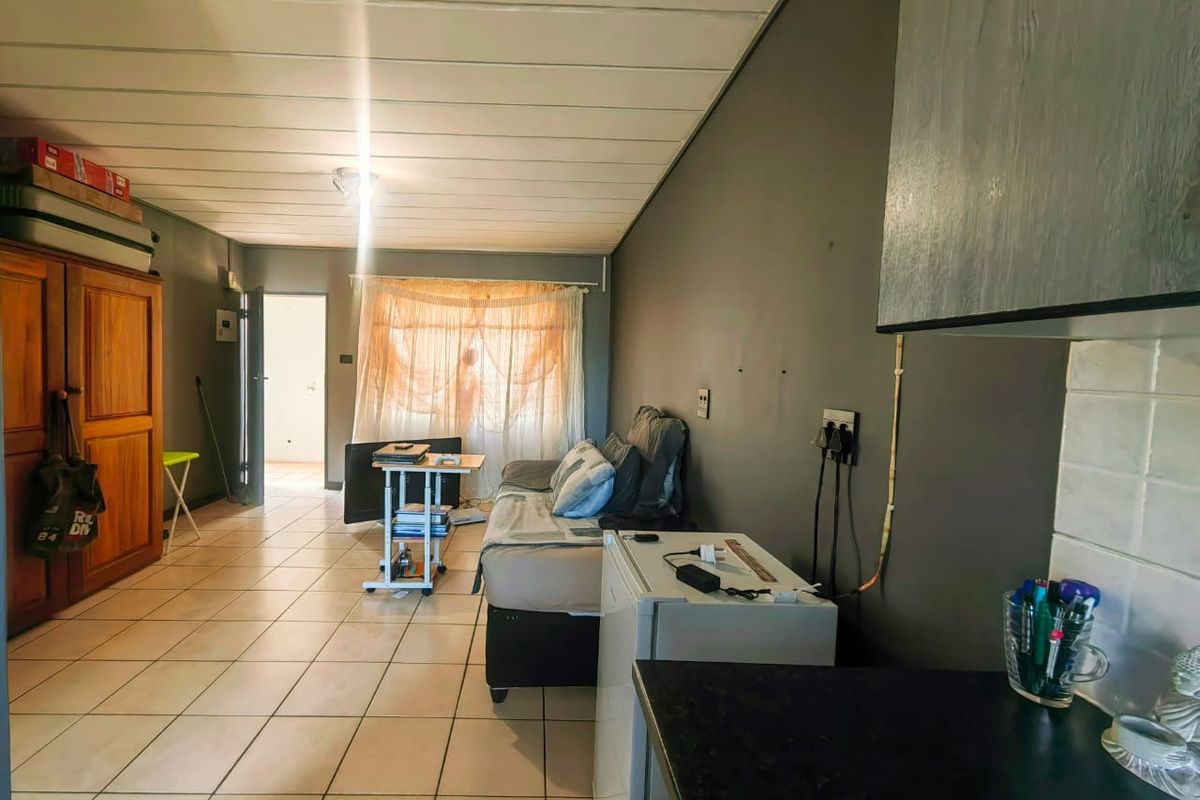 Modern Apartment Close to the NWU! - Photo 4