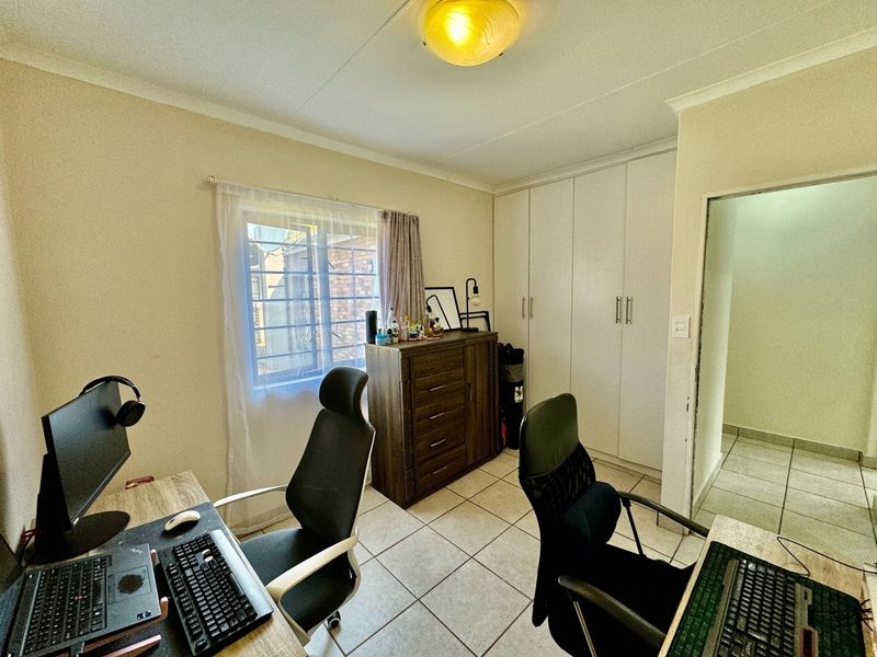 3 Bedroom Townhouse in the heart of Potchefstroom - Photo 9