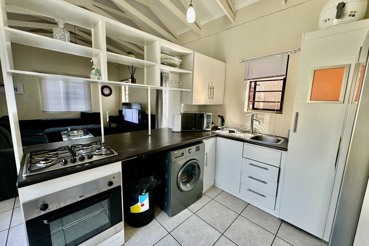 3 Bedroom Townhouse in the heart of Potchefstroom - Photo 2