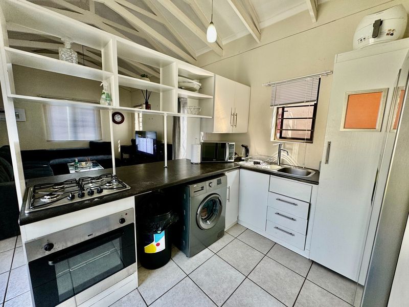 3 Bedroom Townhouse in the heart of Potchefstroom - Photo 2