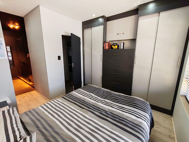 Modern Estate Living! - Photo 9