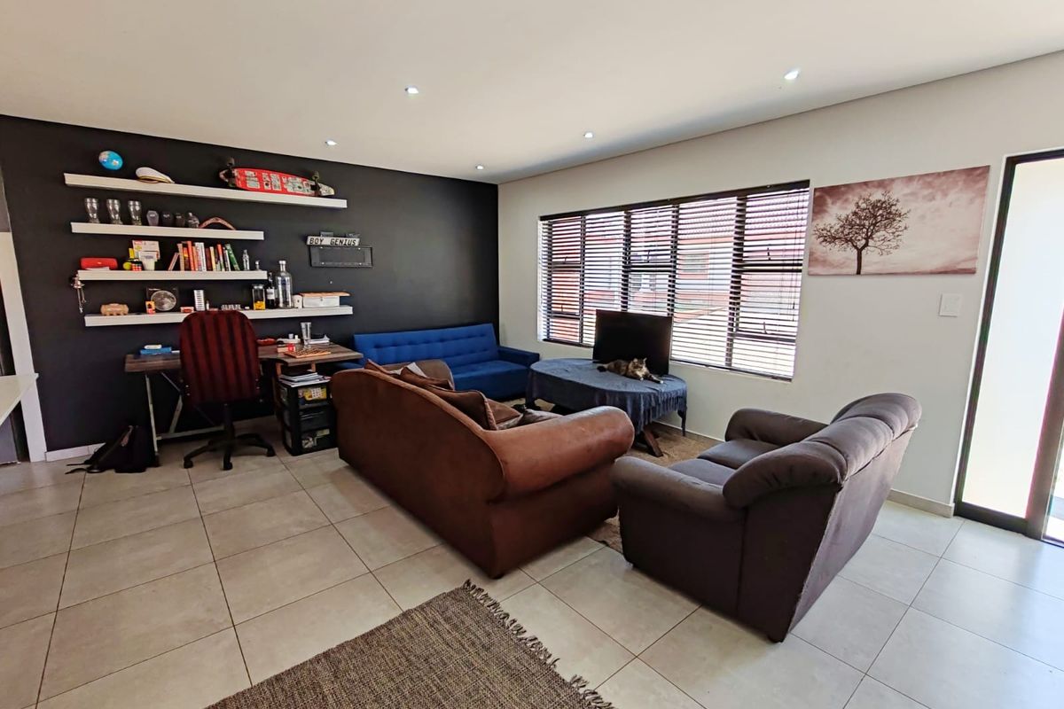 Modern Estate Living! - Photo 3