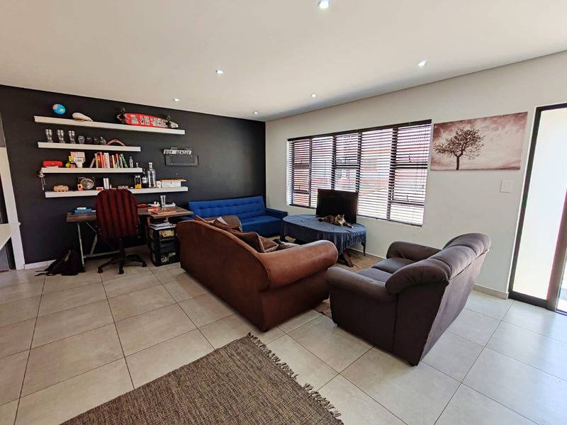 Modern Estate Living! - Photo 3