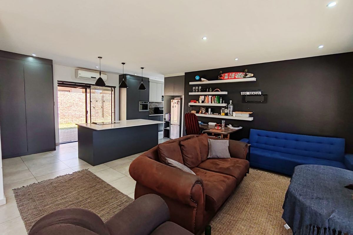 Modern Estate Living! - Photo 2