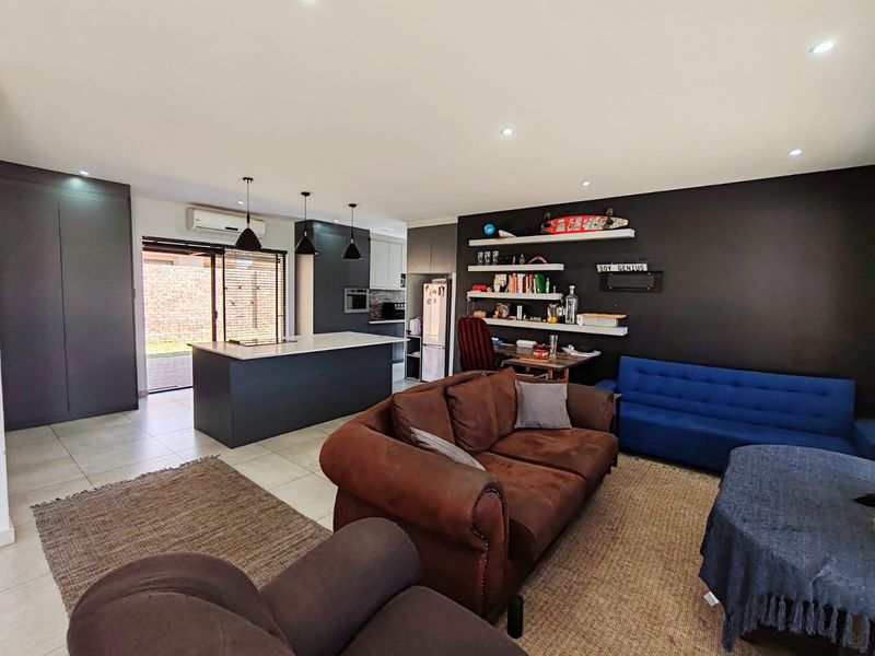 Modern Estate Living! - Photo 2