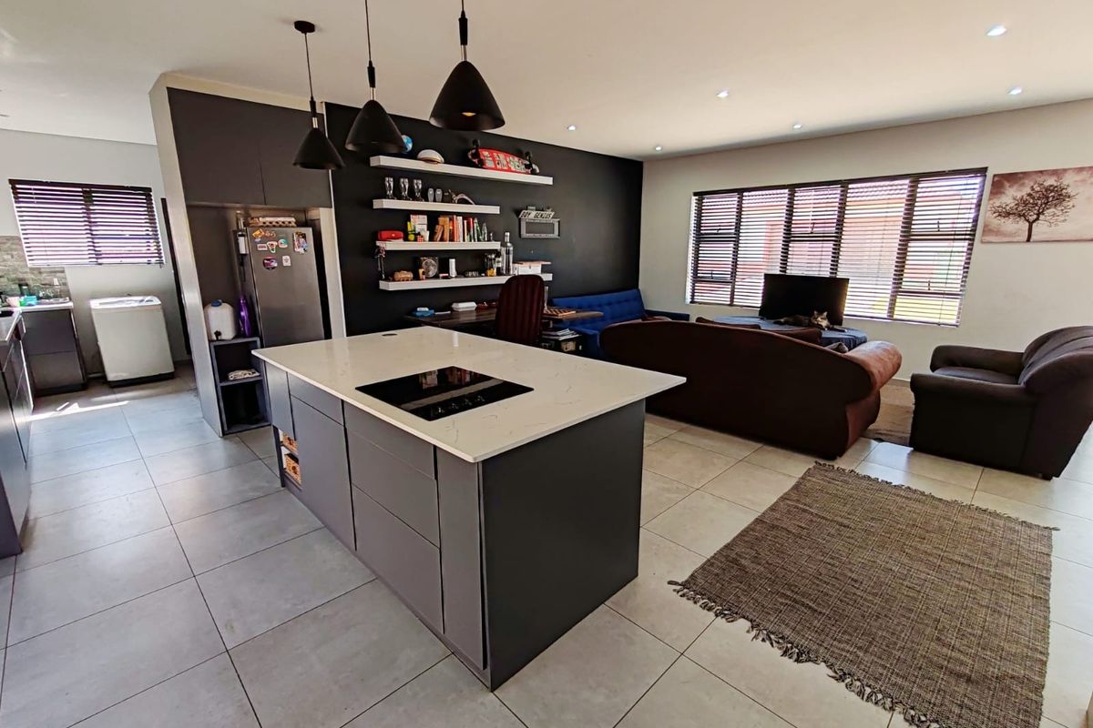 Modern Estate Living! - Photo 4