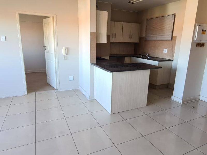 Spacious Two-bedroom Apartment– Potchefstroom – For Sale - Photo 7