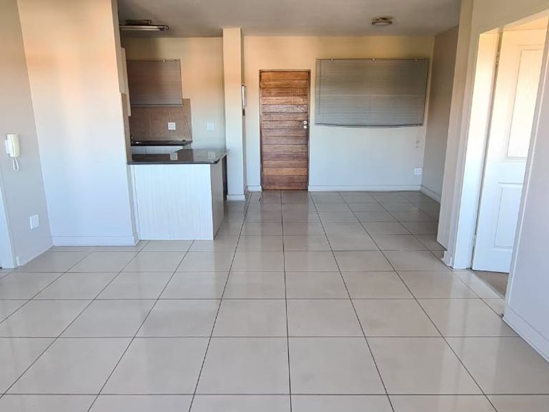 Spacious Two-bedroom Apartment– Potchefstroom – For Sale - Photo 4