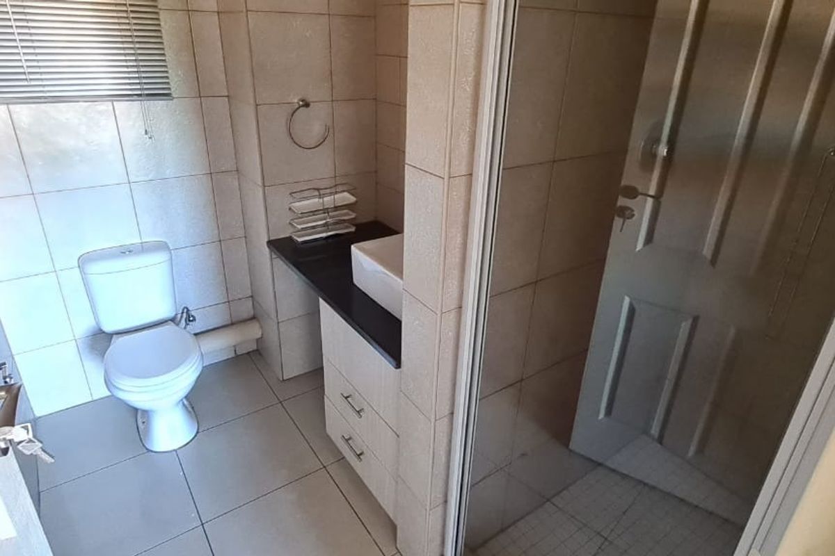 Spacious Two-bedroom Apartment– Potchefstroom – For Sale - Photo 5