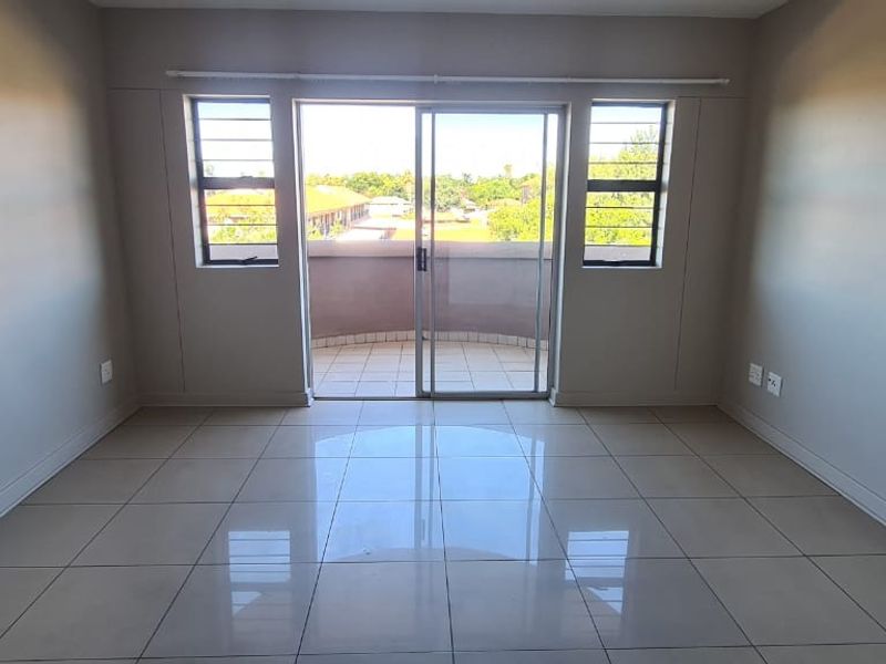 Spacious Two-bedroom Apartment– Potchefstroom – For Sale - Photo 3