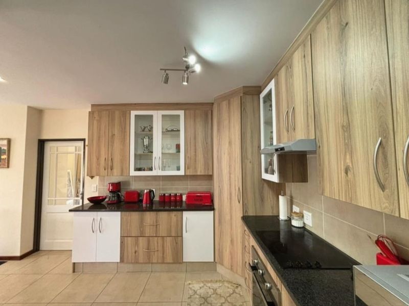 Great Location! - Photo 6