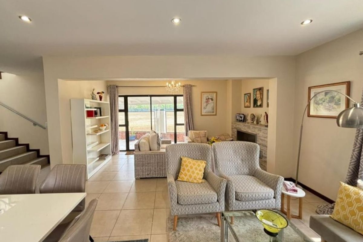 Great Location! - Photo 3