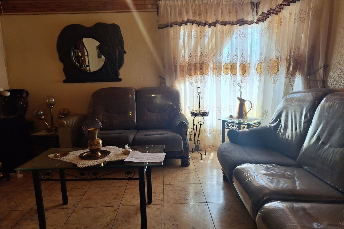 A Home in Safe Area in Ikageng..... - Photo 4