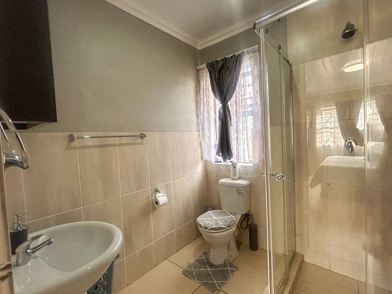 Modern Townhouse in Baillie Park – Light, Space, and Comfort - Photo 10