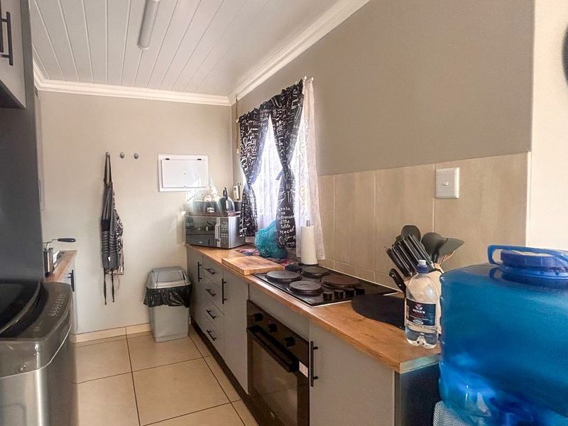 Modern Townhouse in Baillie Park – Light, Space, and Comfort - Photo 6