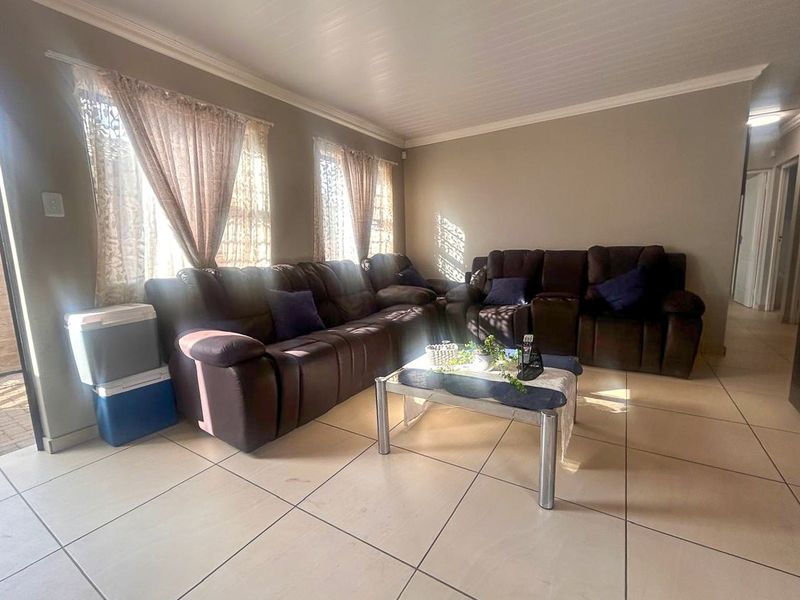 Modern Townhouse in Baillie Park – Light, Space, and Comfort - Photo 2