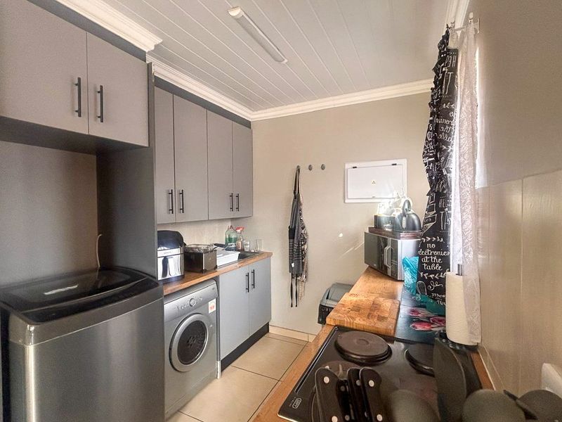 Modern Townhouse in Baillie Park – Light, Space, and Comfort - Photo 4