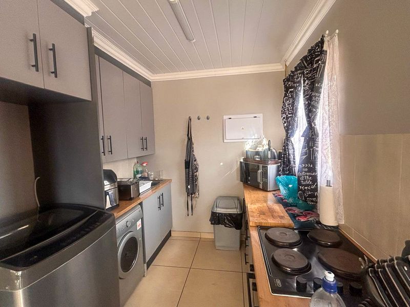 Modern Townhouse in Baillie Park – Light, Space, and Comfort - Photo 5