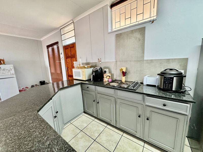 3 Bedroom Apartment with a view. - Photo 6