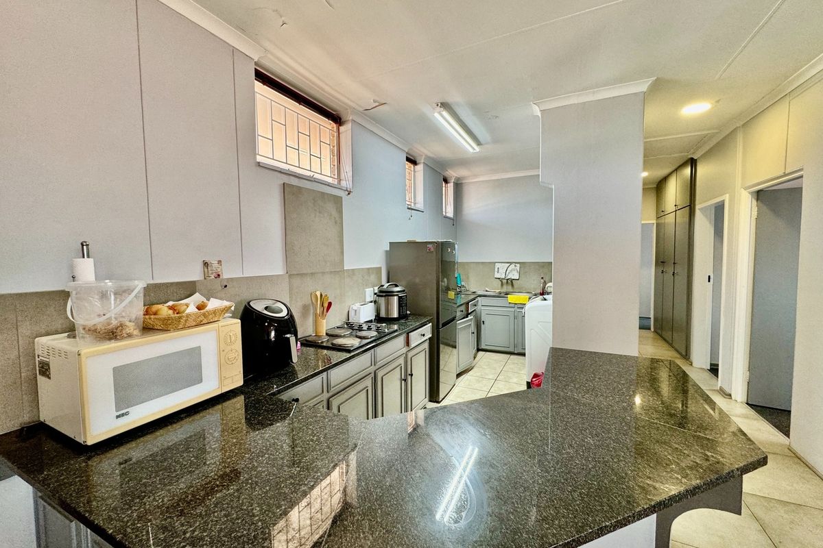 3 Bedroom Apartment with a view. - Photo 5