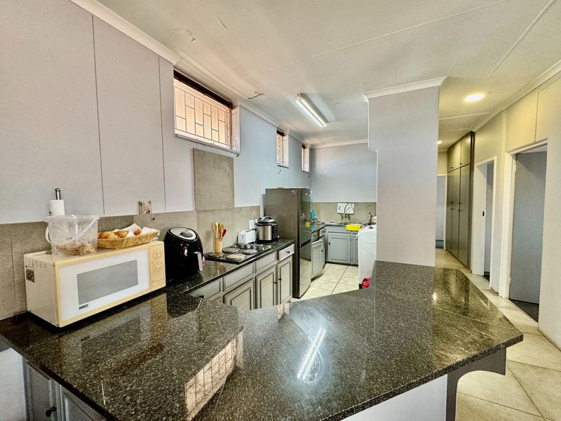 3 Bedroom Apartment with a view. - Photo 5