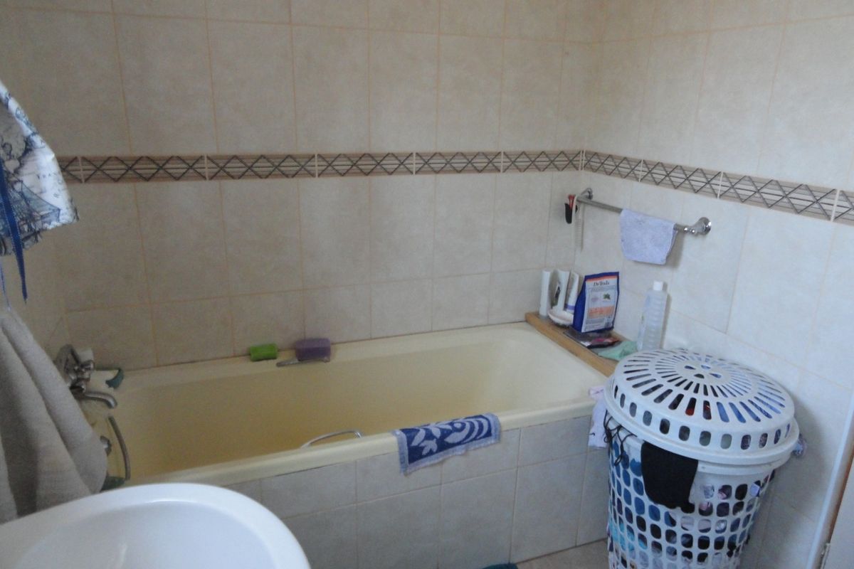 Beautiful Three Bedroom Townhouse Potchefstroom – For Sale - Photo 5