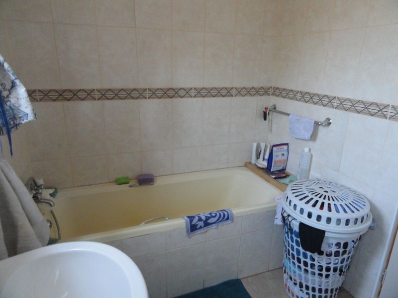 Beautiful Three Bedroom Townhouse Potchefstroom – For Sale - Photo 5