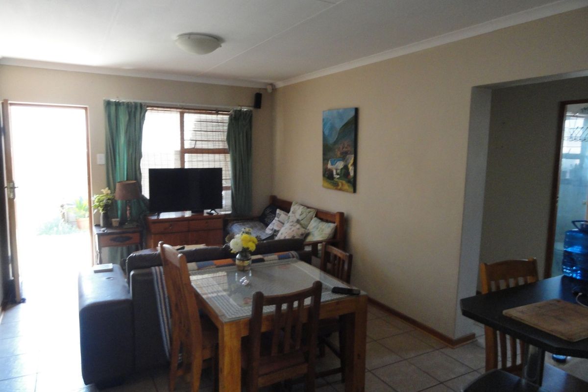 Beautiful Three Bedroom Townhouse Potchefstroom – For Sale - Photo 2
