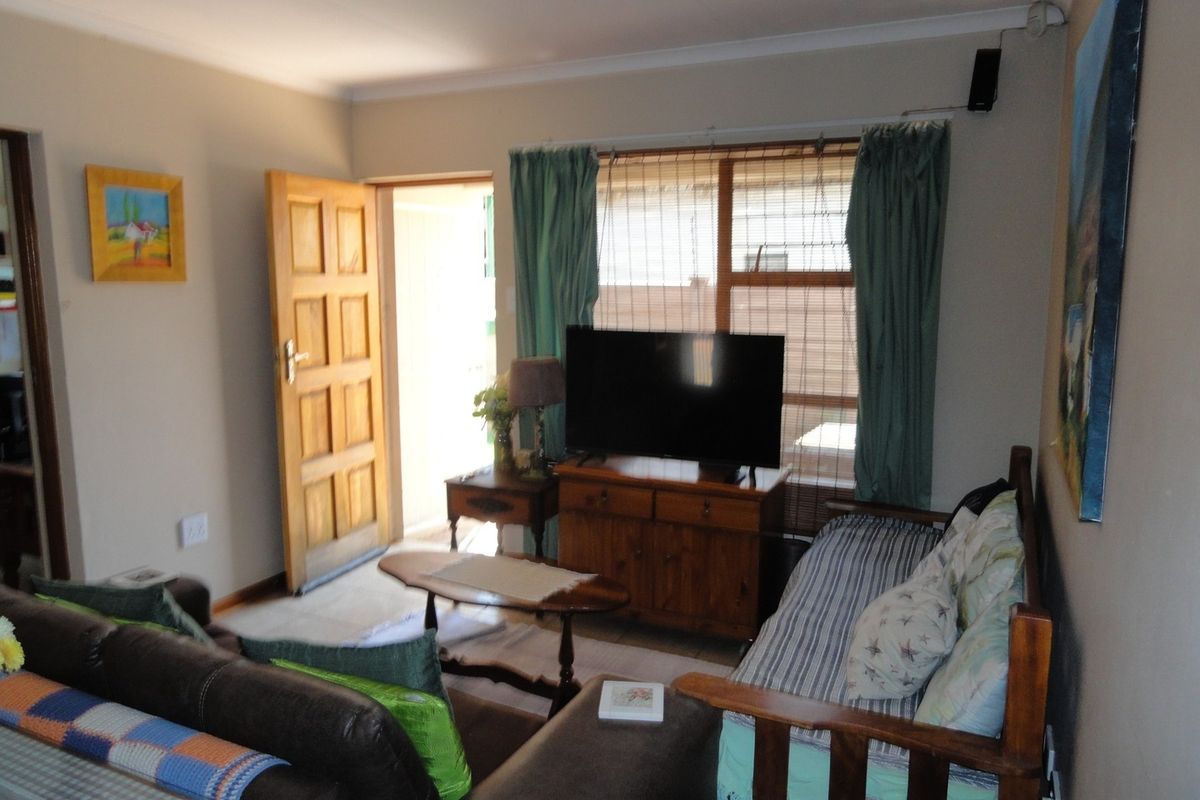 Beautiful Three Bedroom Townhouse Potchefstroom – For Sale - Photo 3