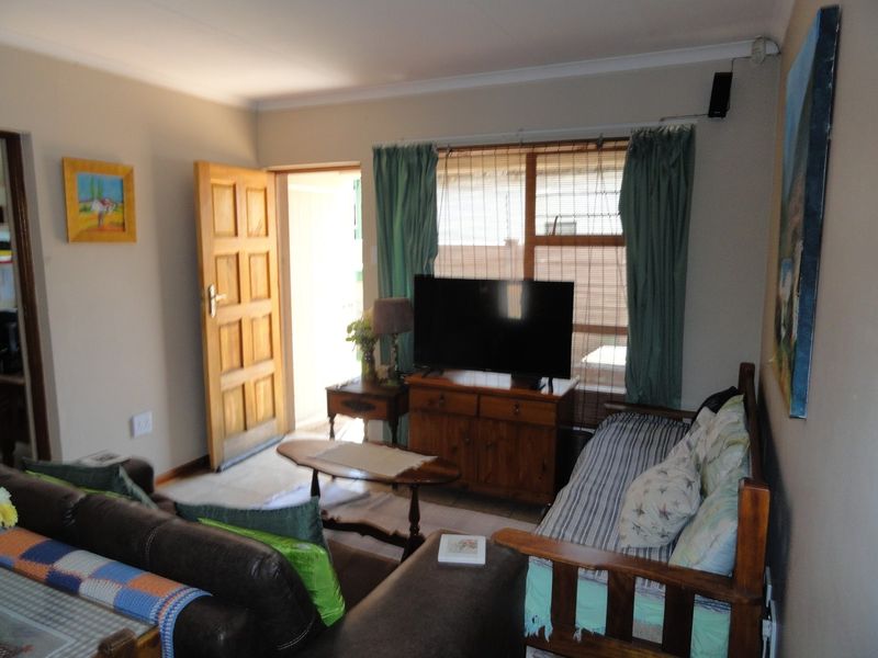 Beautiful Three Bedroom Townhouse Potchefstroom – For Sale - Photo 3