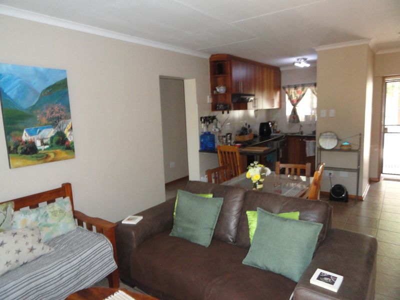 Beautiful Three Bedroom Townhouse Potchefstroom – For Sale - Photo 6