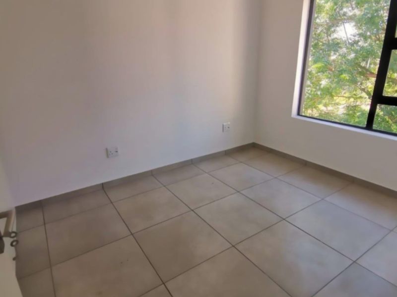 Brand New on the Market! - Photo 9