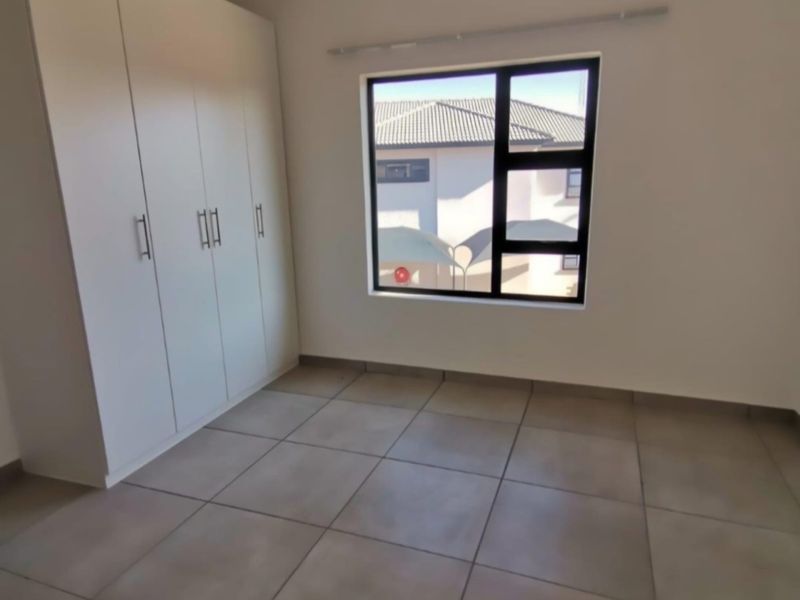 Brand New on the Market! - Photo 8