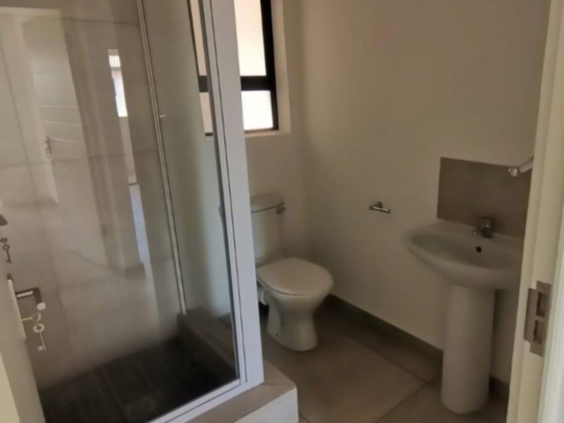 Brand New on the Market! - Photo 7