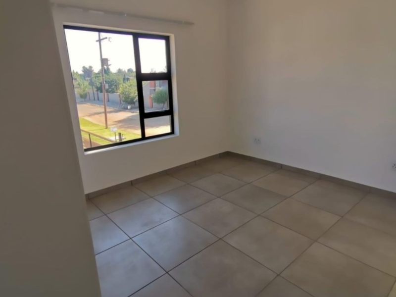 Brand New on the Market! - Photo 6