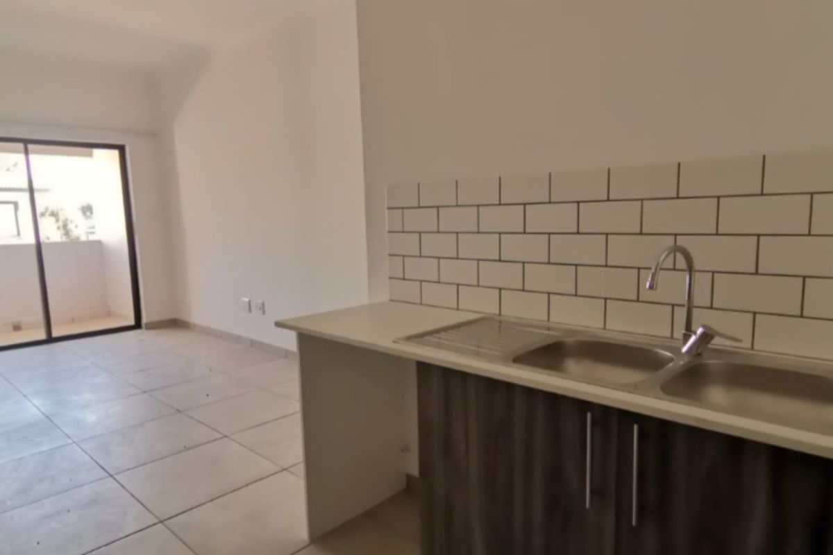 Brand New on the Market! - Photo 4