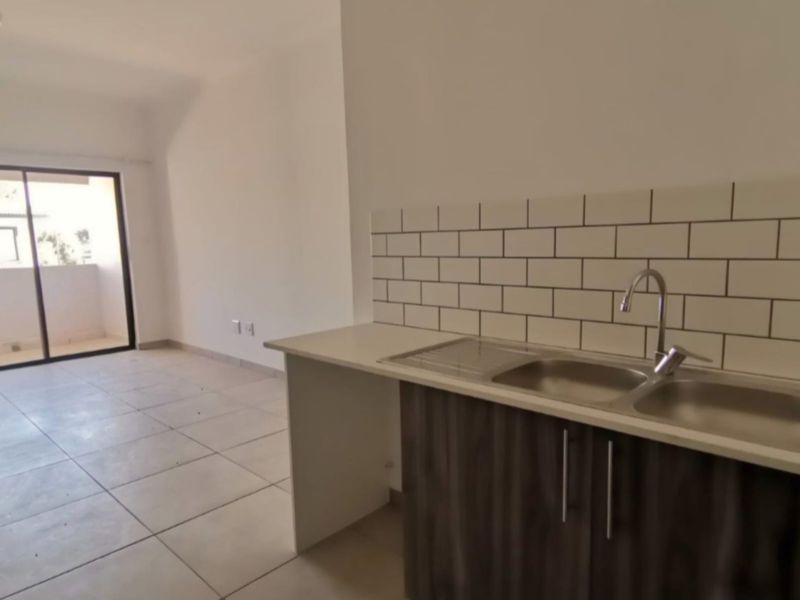 Brand New on the Market! - Photo 4