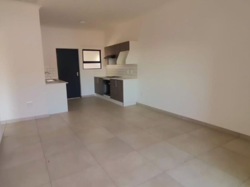 Brand New on the Market! - Photo 2