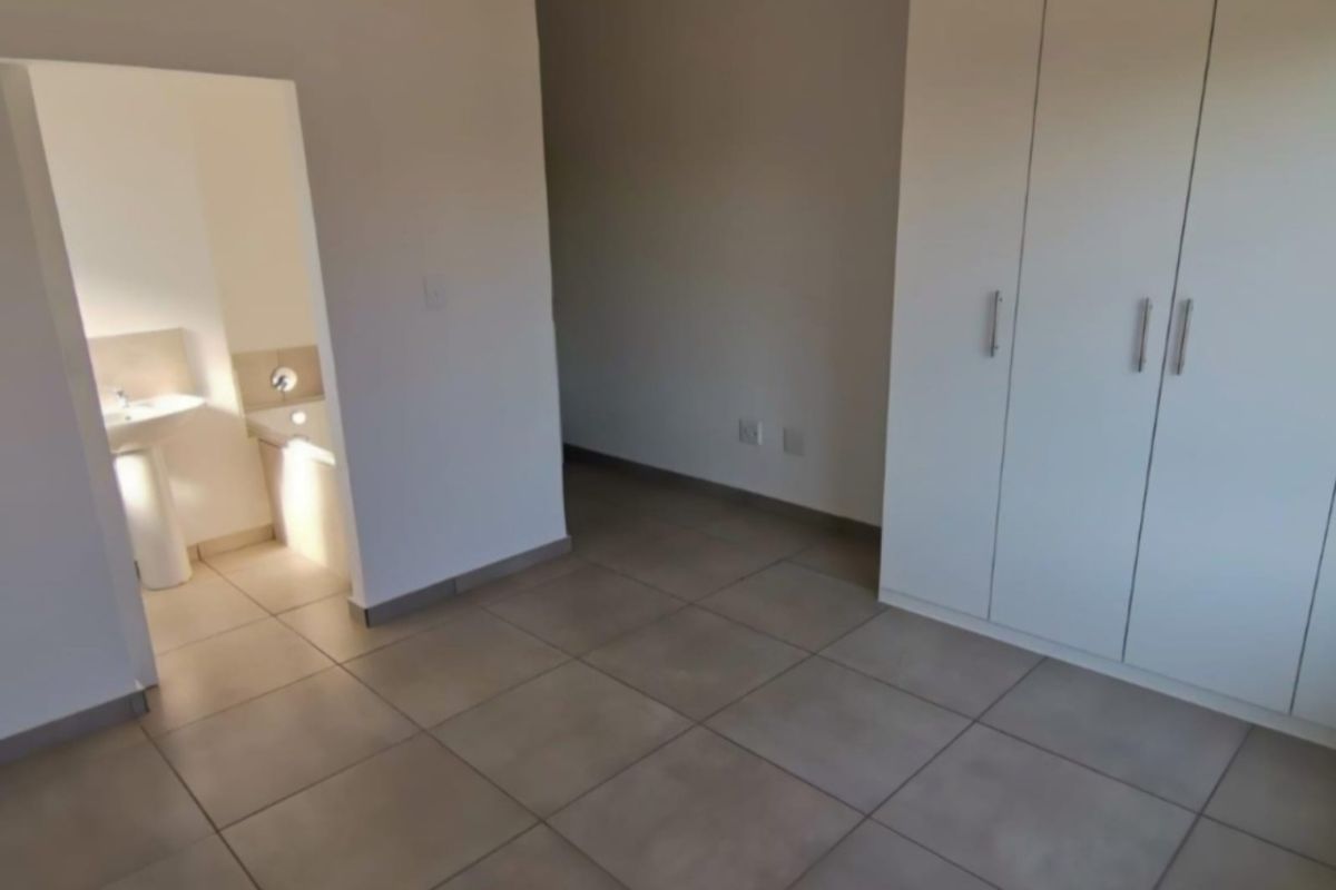 Brand New on the Market! - Photo 5