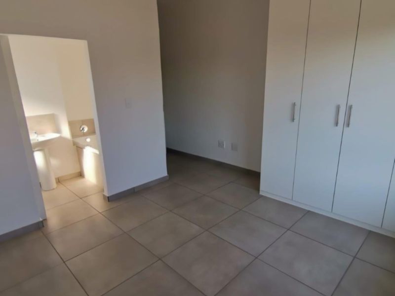 Brand New on the Market! - Photo 5