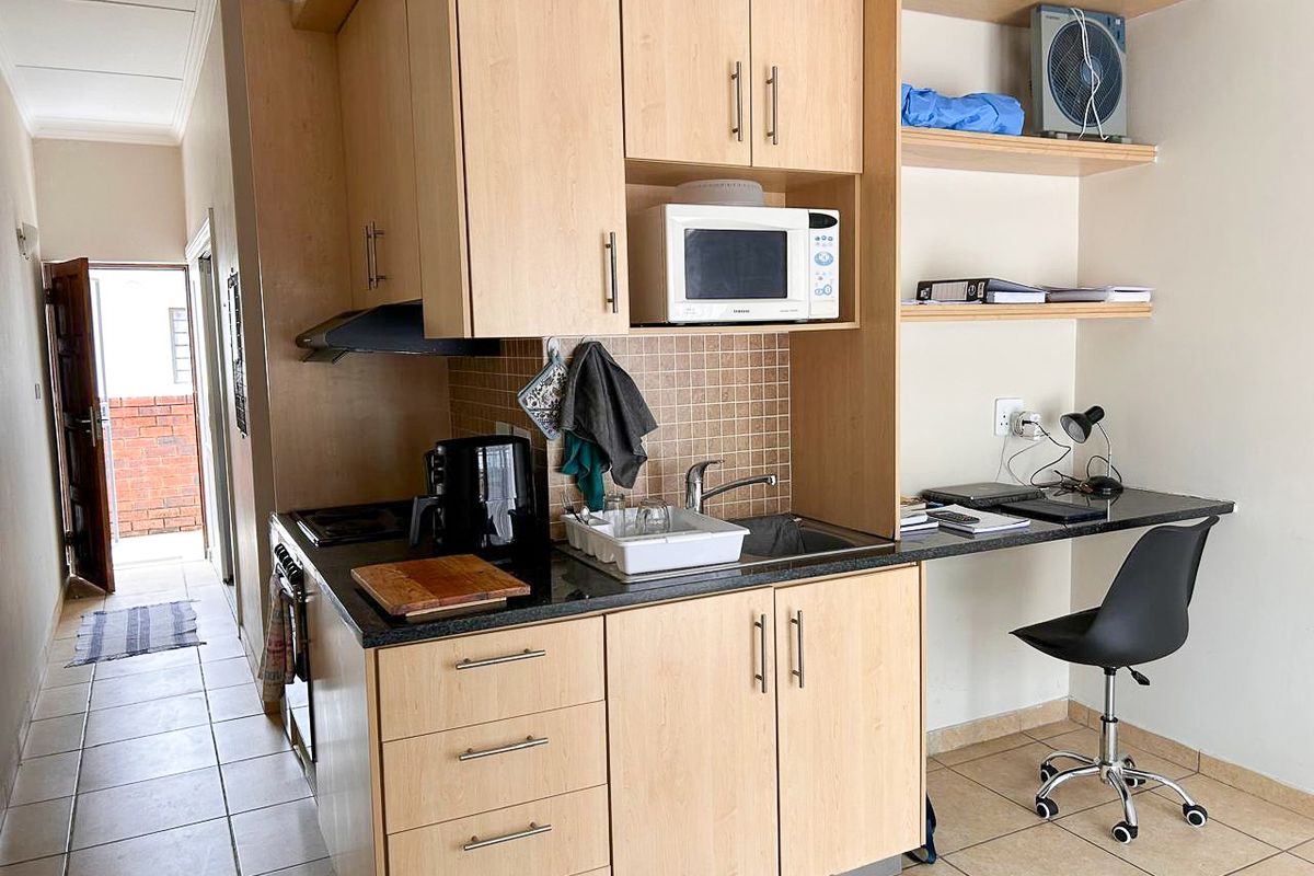 Spacious Ground Floor Apartment in Secure Carmen Complex - Photo 5