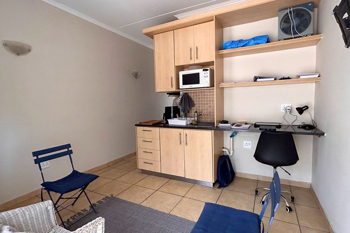 Spacious Ground Floor Apartment in Secure Carmen Complex - Photo 2