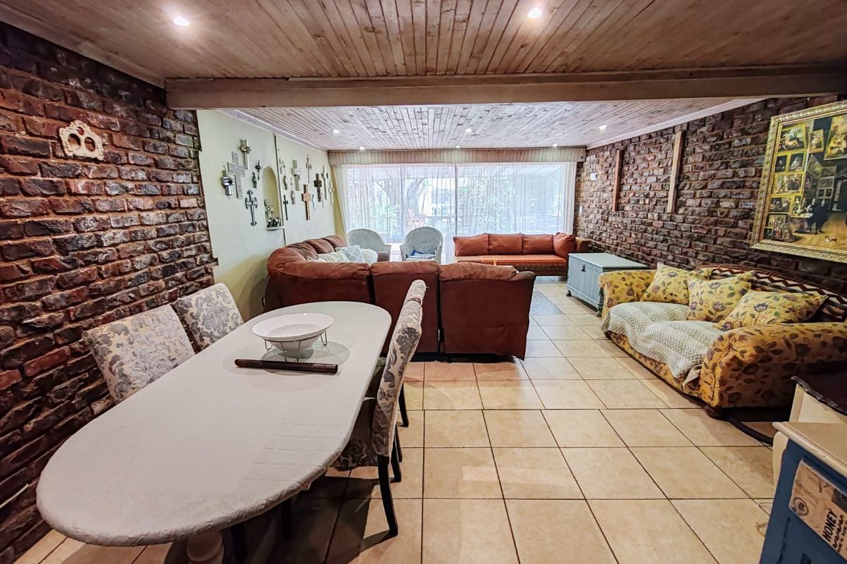 Small Holding in Baillie Park with 8 Apartments! - Photo 4