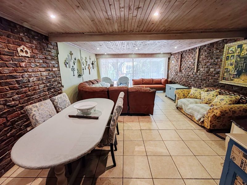 Small Holding in Baillie Park with 8 Apartments! - Photo 4