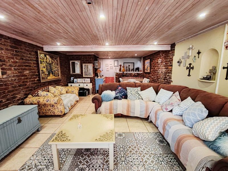 Small Holding in Baillie Park with 8 Apartments! - Photo 2