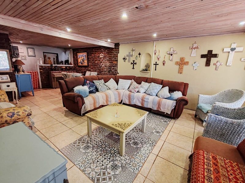 Small Holding in Baillie Park with 8 Apartments! - Photo 3