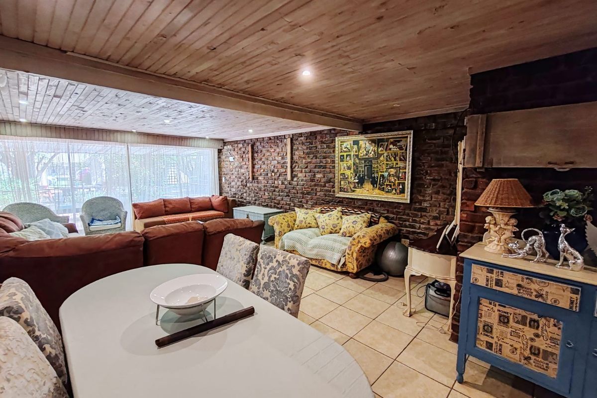 Small Holding in Baillie Park with 8 Apartments! - Photo 5