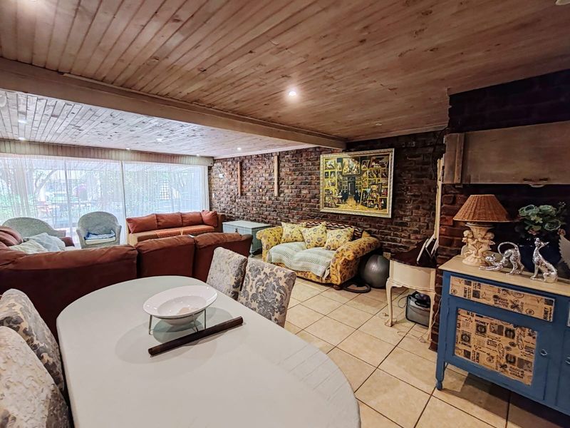 Small Holding in Baillie Park with 8 Apartments! - Photo 5