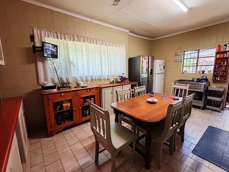 Small Holding in Baillie Park with 8 Apartments! - Photo 9