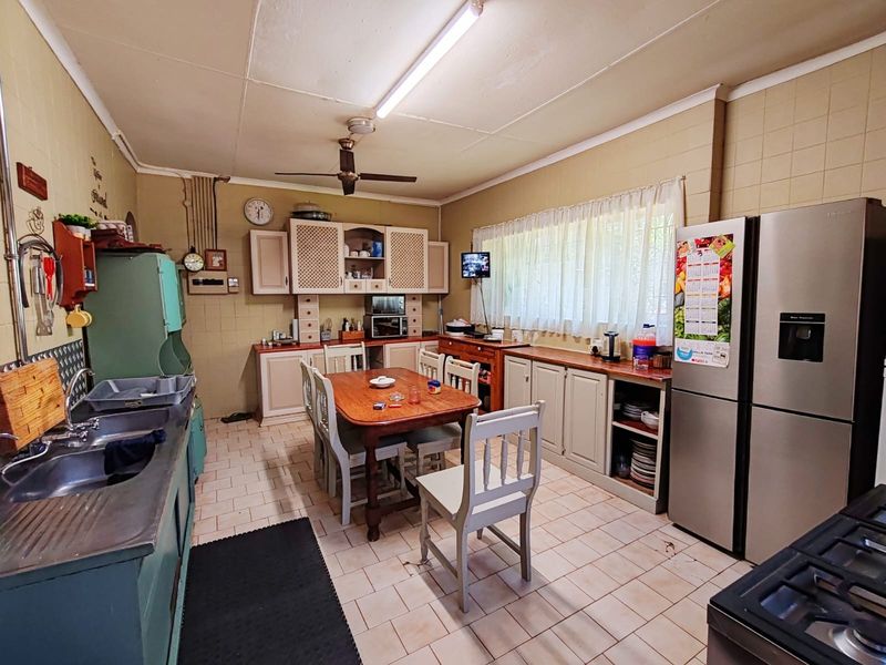 Small Holding in Baillie Park with 8 Apartments! - Photo 8